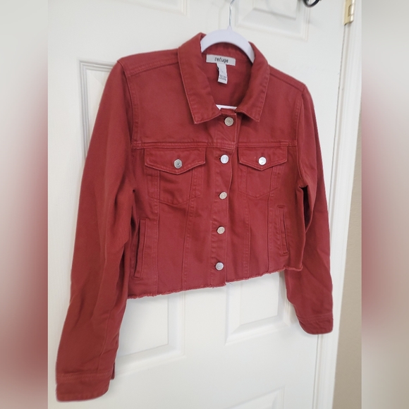 Refuge Cropped Jean Jacket‎ - Picture 3 of 7